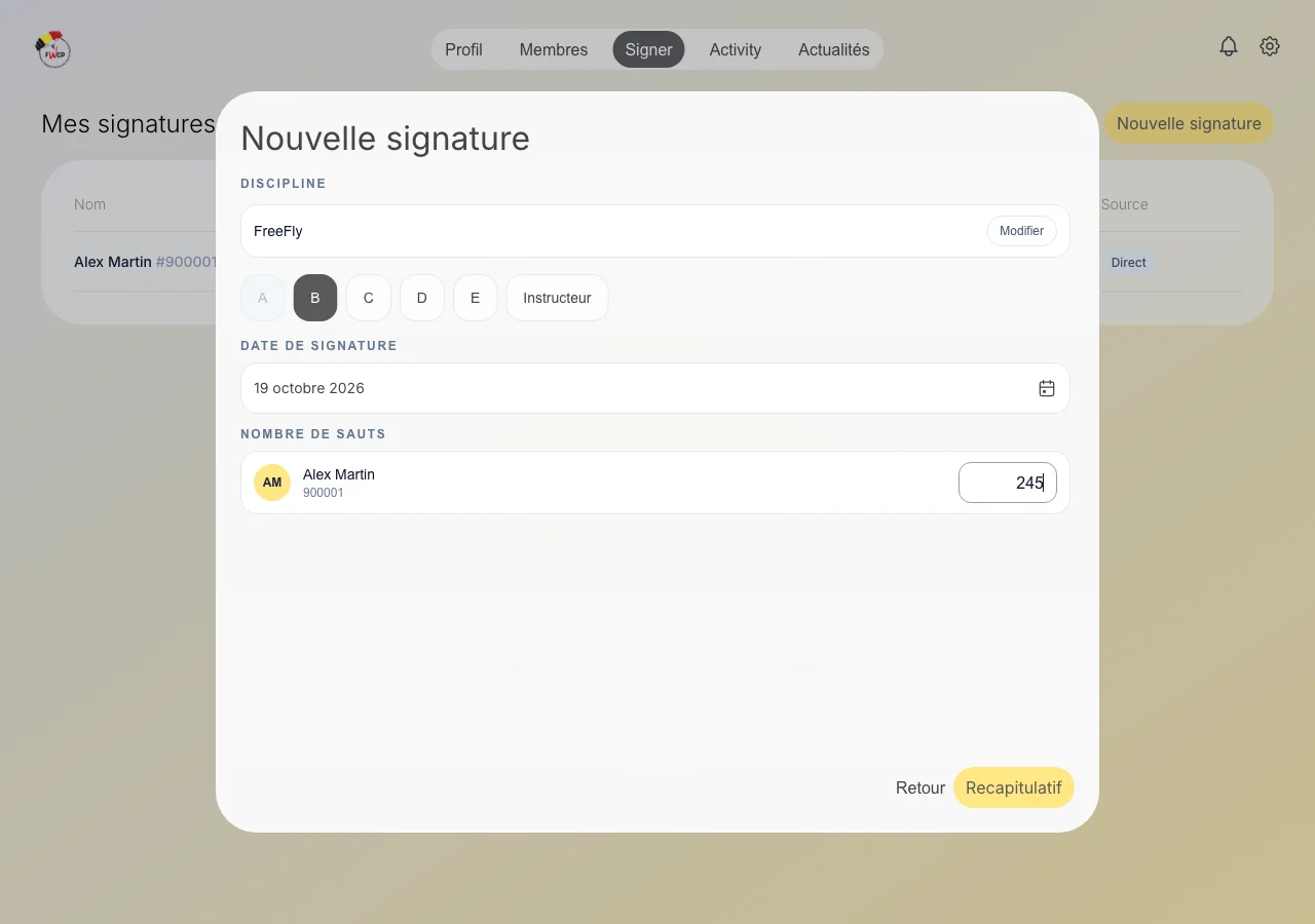 Formulaire de signature d’un membre qualifié, sans rôle de gestion. — Choisissez une discipline et un niveau disponibles. Vérifiez la date, le nombre de sauts et les détails requis.